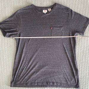 Levi’s t-shirt